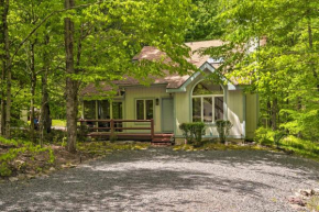 Peaceful Pocono Lake Home with Screened Porch! Pocono Pines